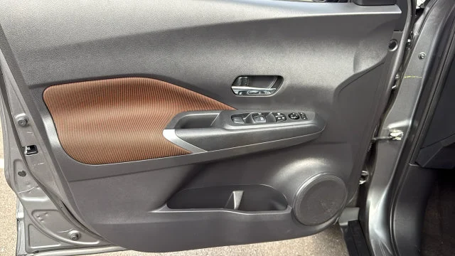 Used 2022 Gray Nissan SR image 10