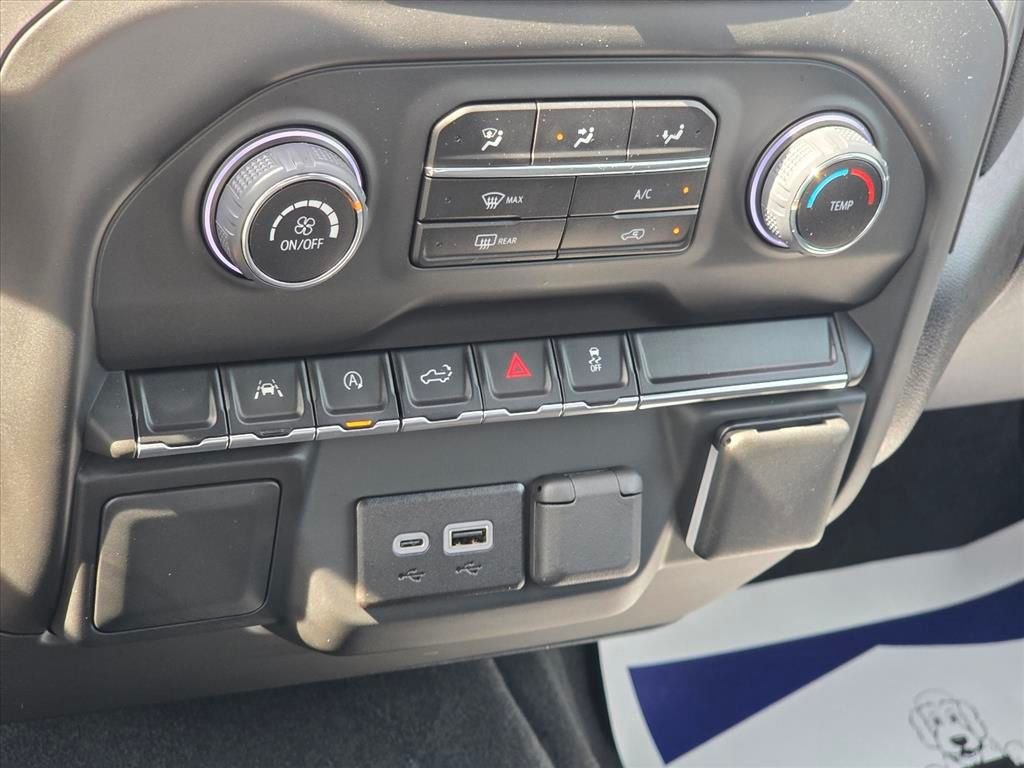 Used 2025 White Chevrolet Custom image 15
