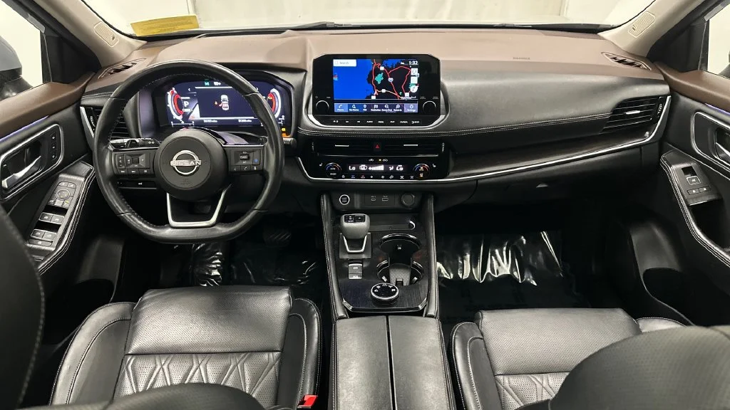 Used 2023 Gray Nissan Platinum image 27