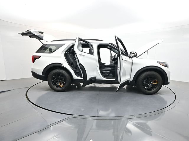 New 2026 Star White Metallic Tri-Coat Ford Tremor® image 58