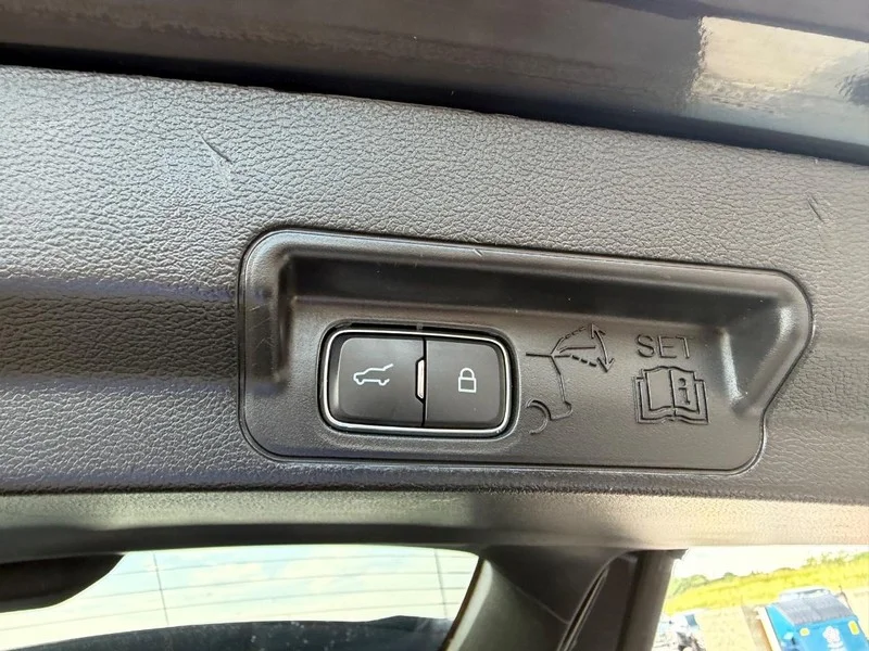 Certified Used 2022 Agate Black Metallic Ford XLT image 8
