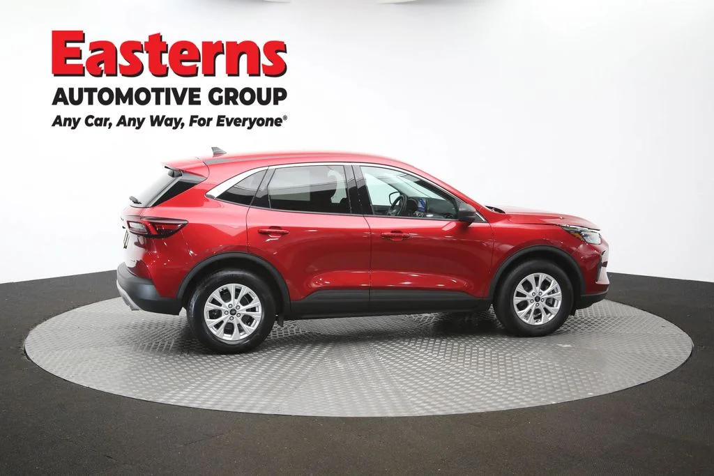 Used 2023 Red Ford Active image 44