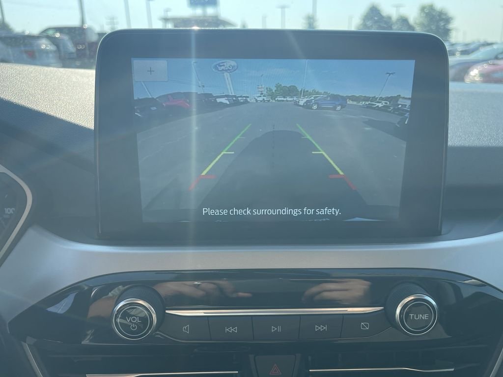 Used 2022 Gray Ford SE image 17