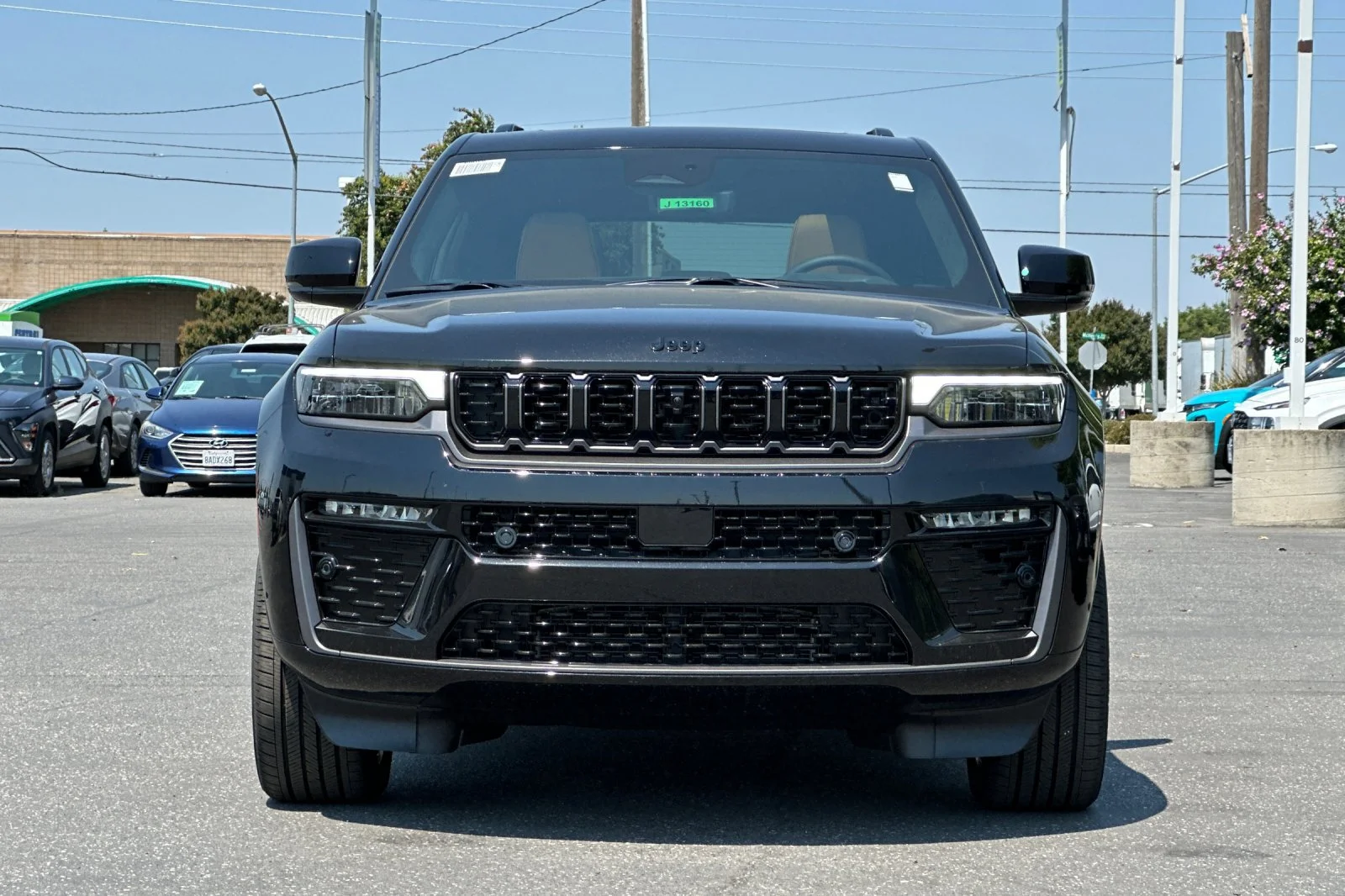 New 2026 Diamond Black Crystal Pearl-Coat Exterior Paint Jeep Summit image 9