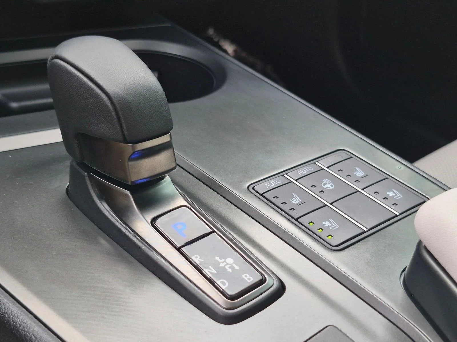 Certified Used 2025 Redline Lexus UX 300h Premium image 13