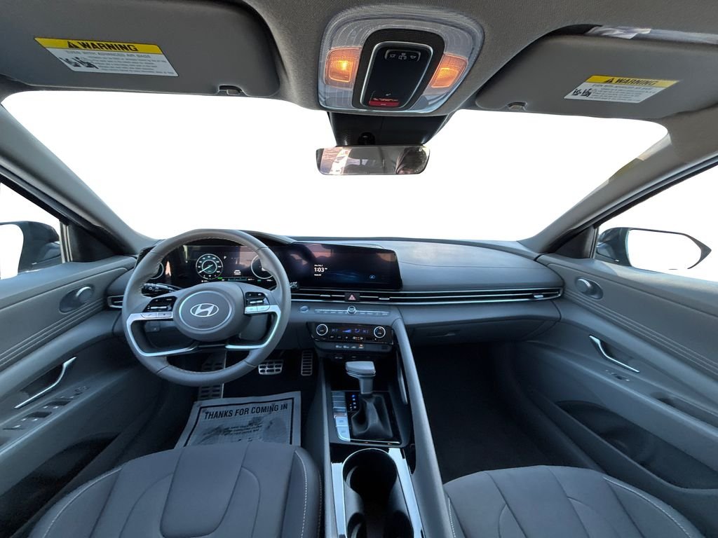 2025 Hyundai Elantra Blue - Photo 18