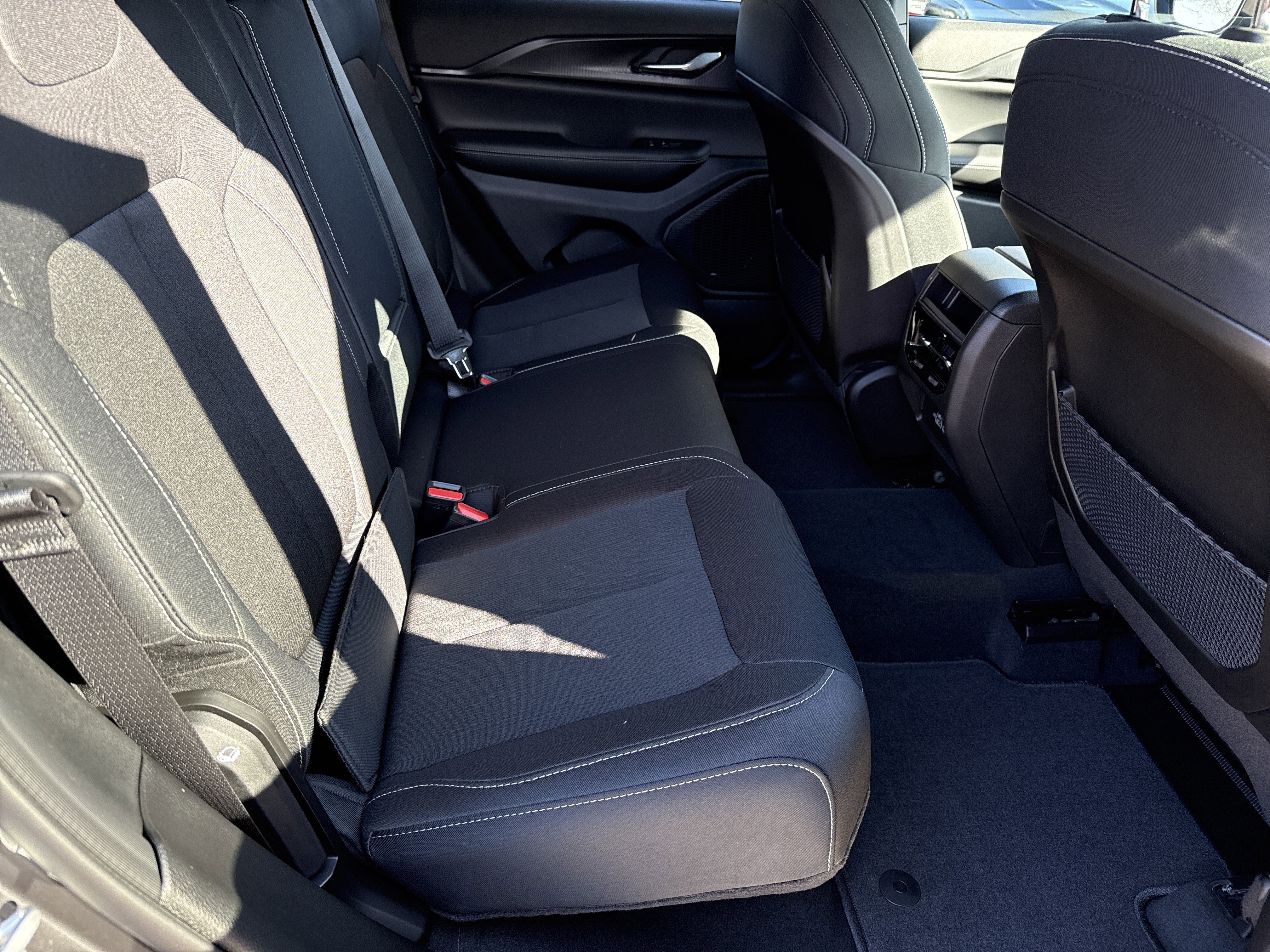 New 2025 Baltic Gray Metallic Clearcoat Jeep Laredo image 16