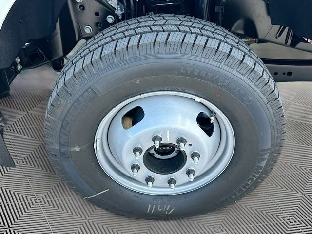 New 2026 Oxford White Ford XL image 17