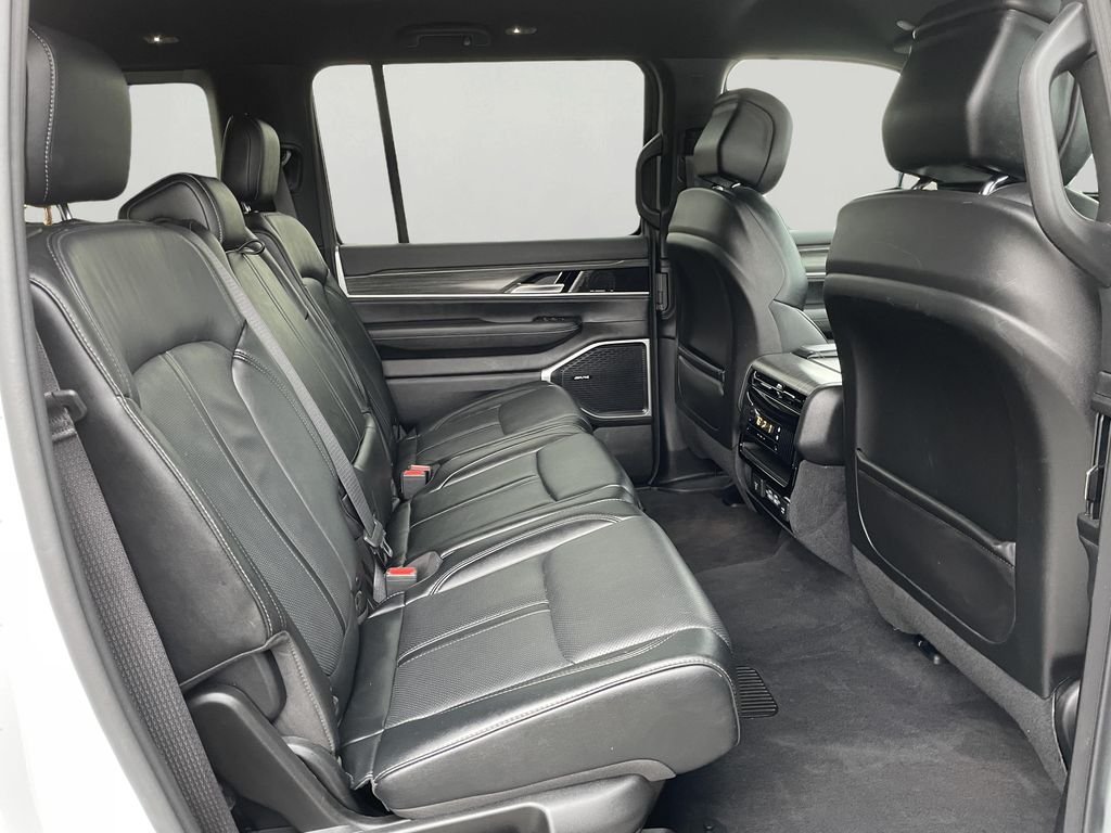 2023 Jeep Wagoneer Series III - Photo 12