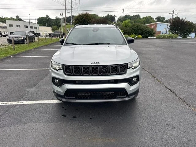 New 2026 Silver Zynith Metallic Clearcoat Jeep Latitude image 2