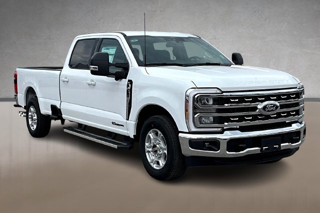 New 2026 White Ford XLT image 2
