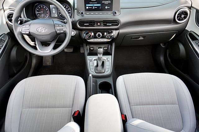 Used 2023 White Hyundai SEL image 19