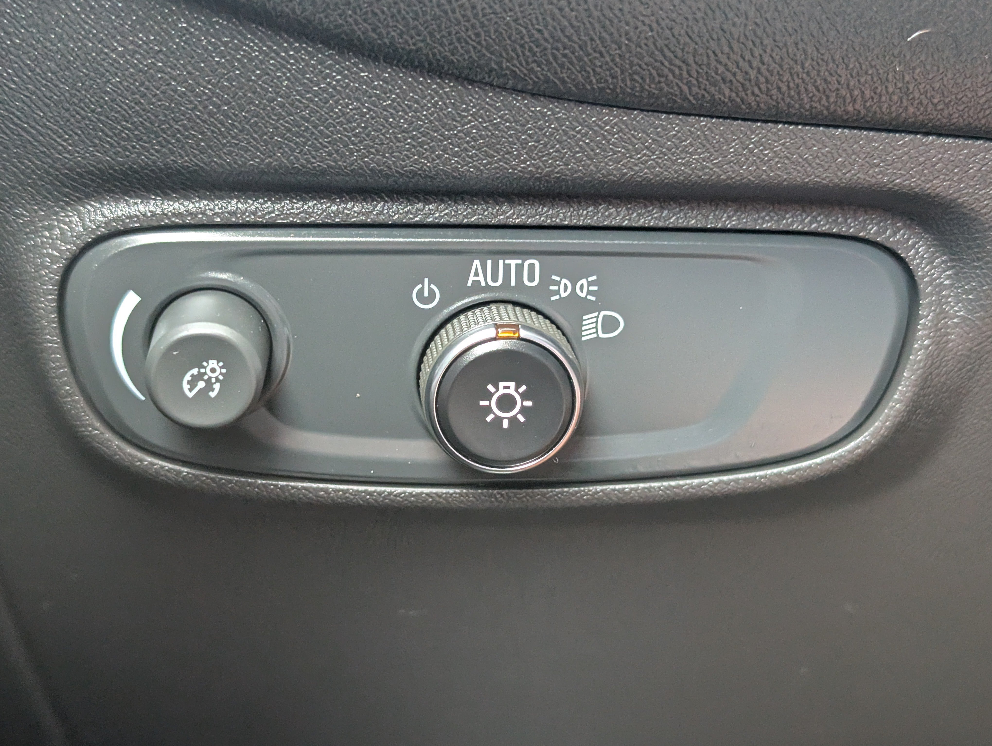 Used 2024 Summit White Chevrolet LT image 14