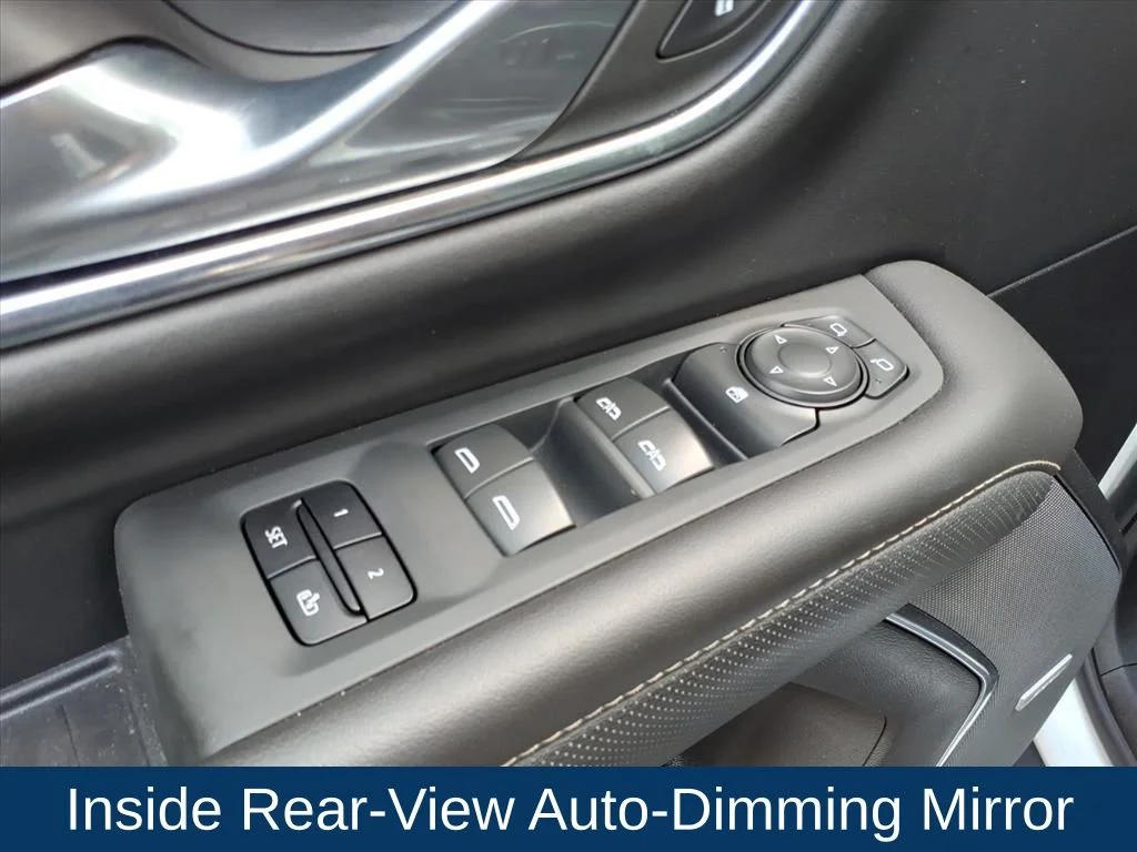 Used 2023 White GMC SLT image 24