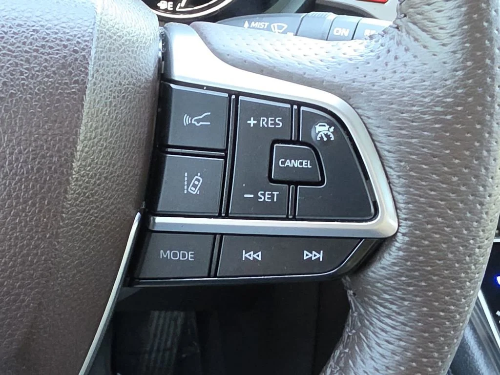 Used 2023  Toyota Platinum image 21