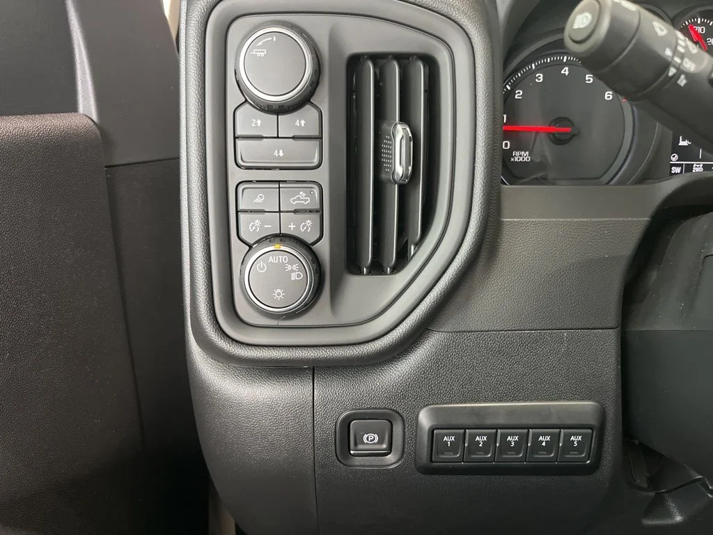 2026 Chevrolet Silverado 2500 HD Custom - Photo 11