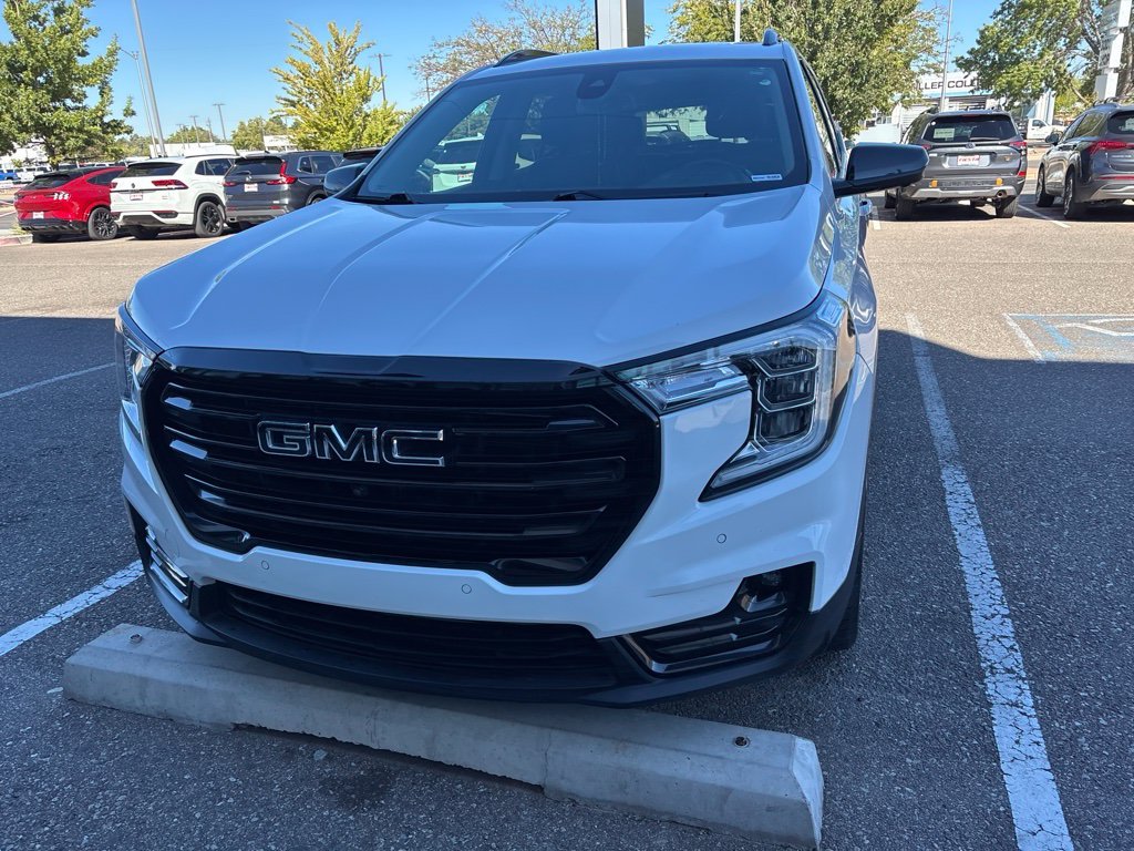 Used 2022 White GMC SLT image 4