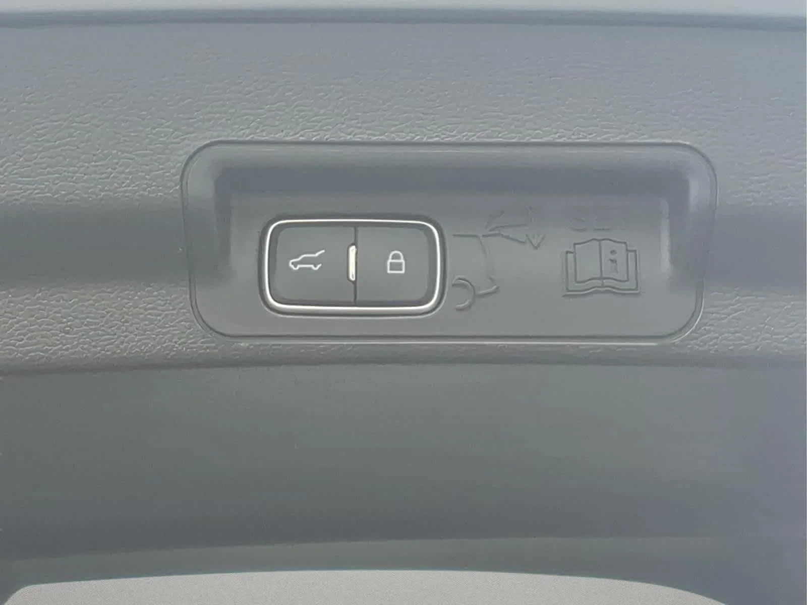 Used 2023 Iconic Silver Ford XLT image 7