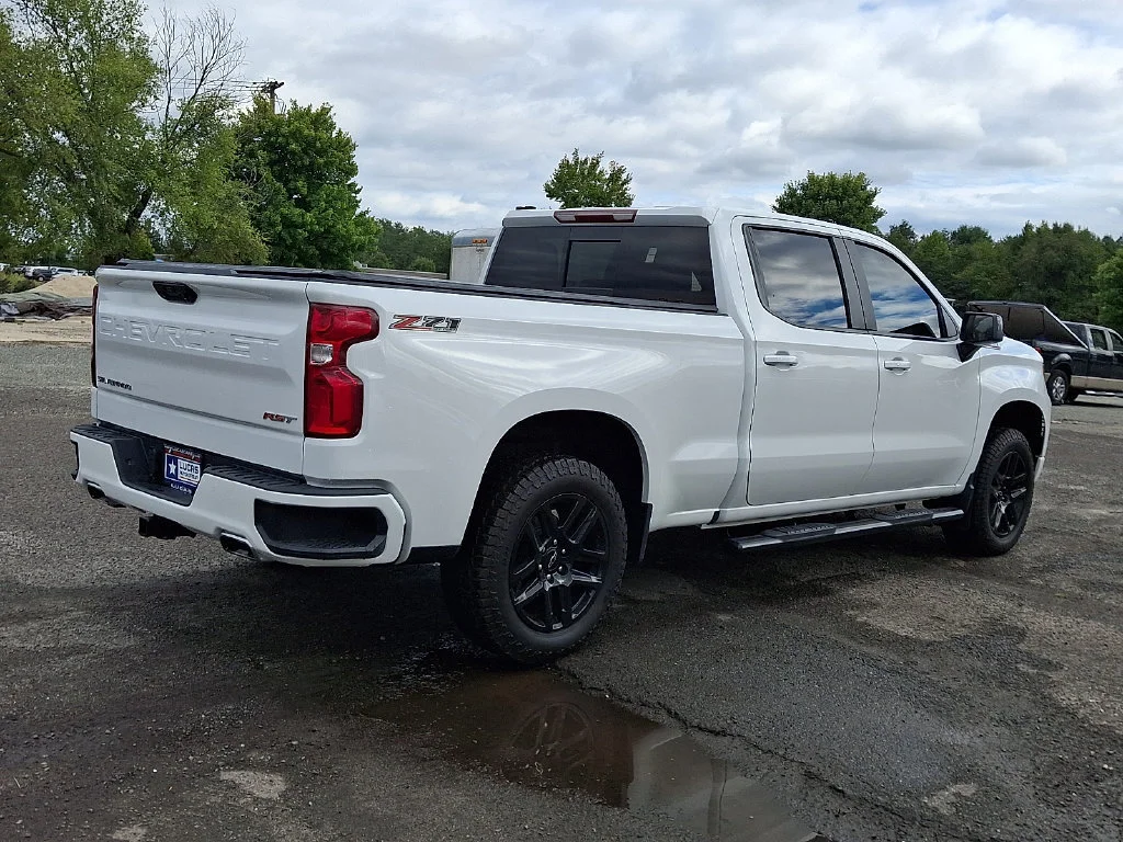 Used 2024 Summit White Chevrolet RST image 12