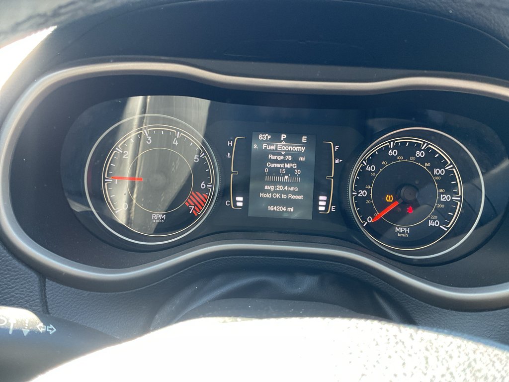 Used 2015 Brilliant Black Crystal Pearlcoat Jeep Latitude image 15