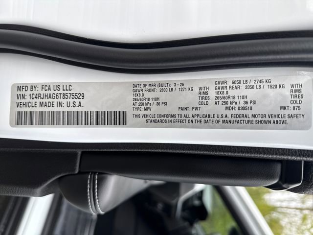 New 2026 Bright White Clear-Coat Exterior Paint Jeep Laredo image 16