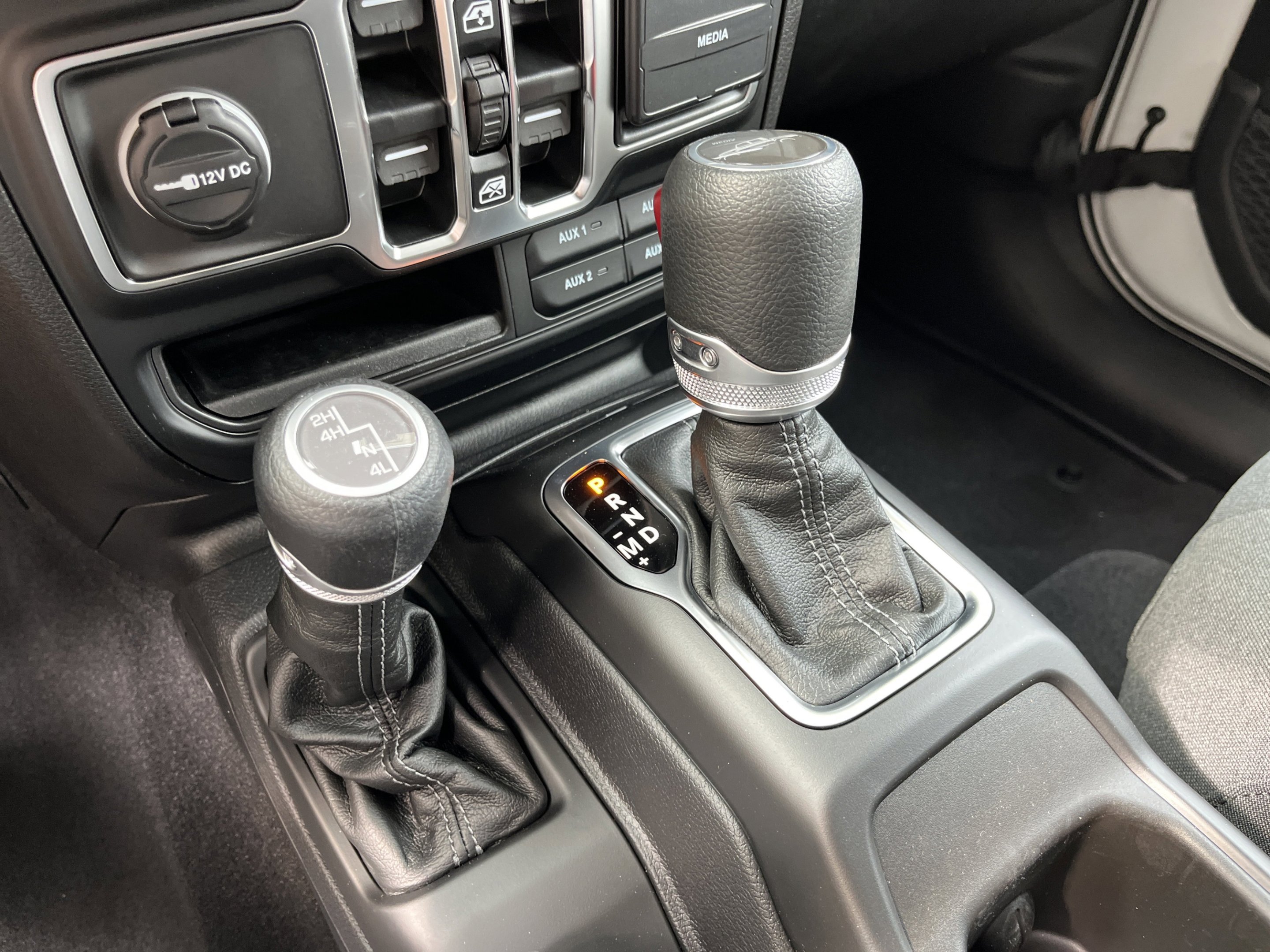 New 2025 Bright White Clearcoat Jeep Sport S image 24