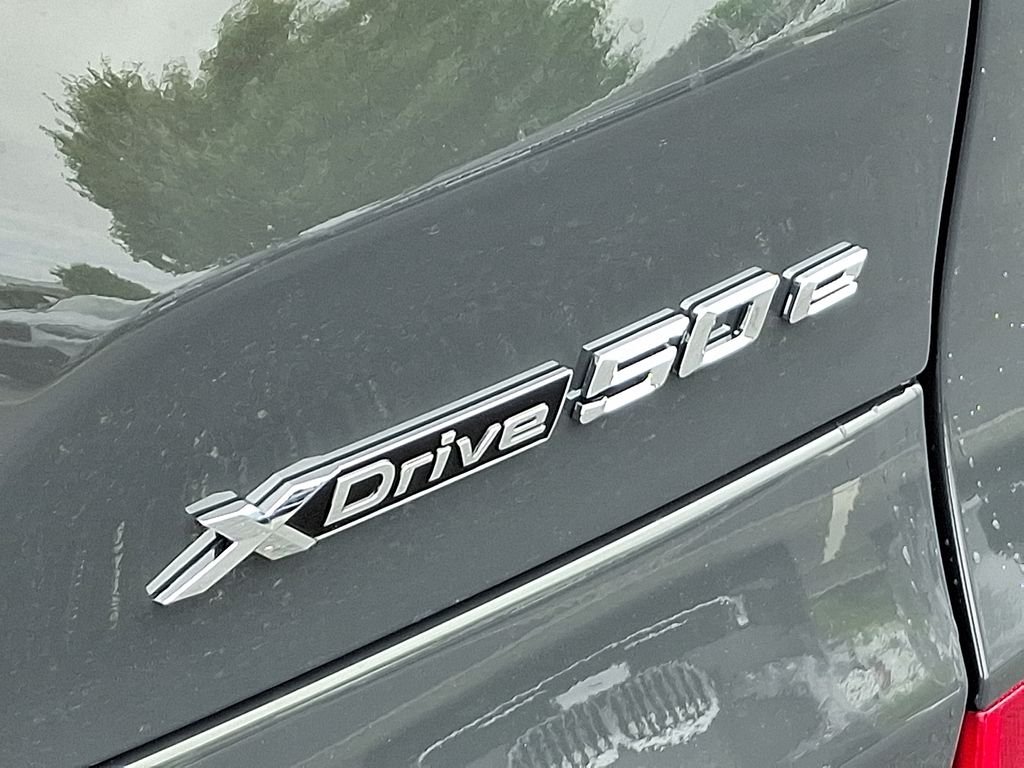 New 2026 Dravit Grey Metallic BMW xDrive50e image 12