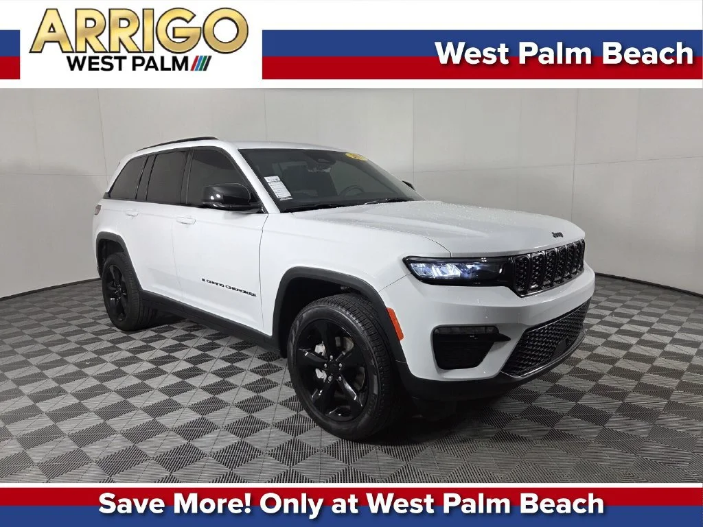 Used 2025 Bright White Clearcoat Jeep Limited image 1