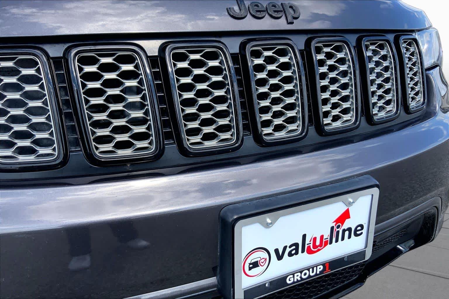 Used 2018 Granite Crystal Metallic Clearcoat Jeep Altitude image 29