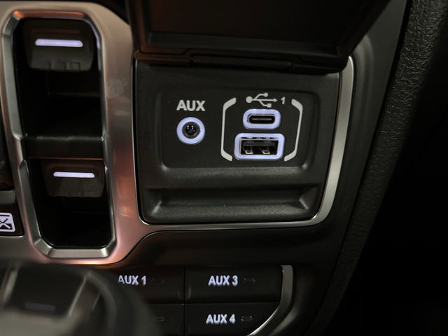 2025 Jeep Wrangler 4-Door Sahara - Photo 23