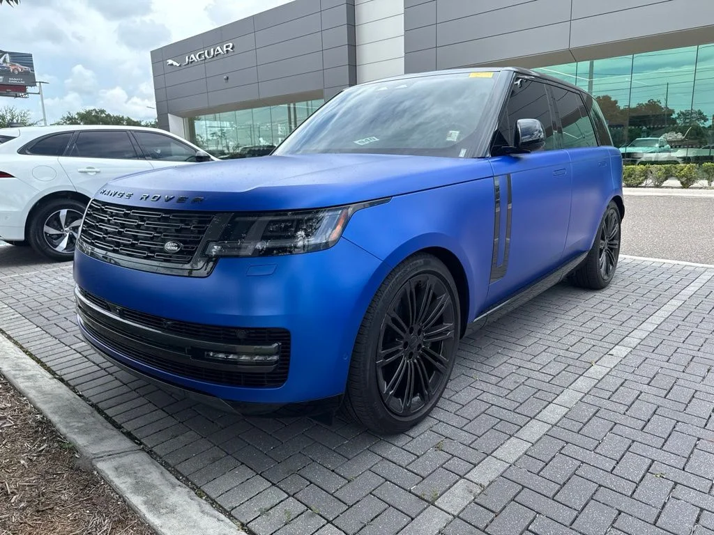 Used 2026 Velocity Blue SV Bespoke Ultra Metallic Satin Land Rover SE image 2