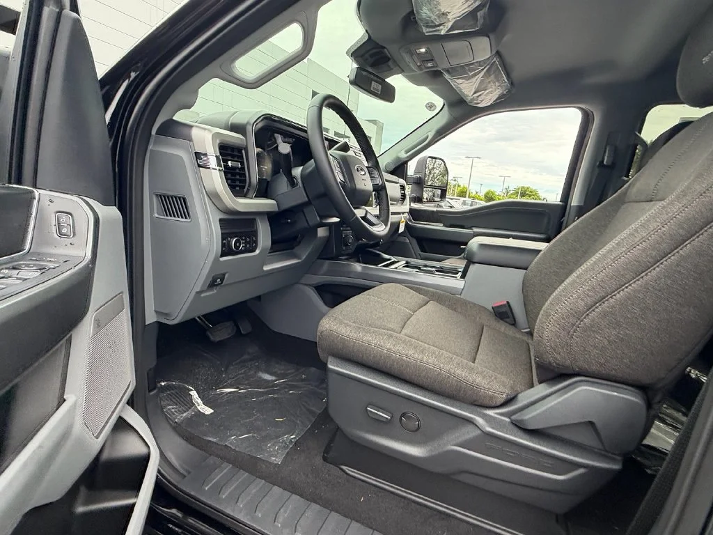 New 2027 Agate Black Metallic Ford F-250® XLT image 10