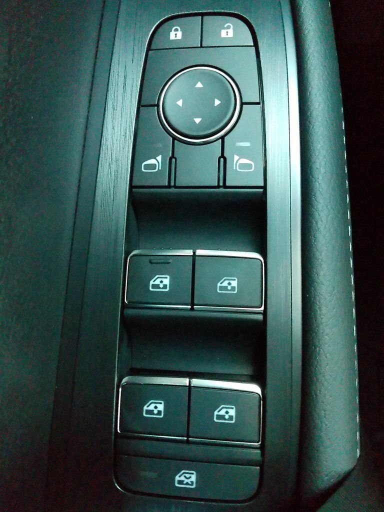 2026 Nissan Armada SV - Photo 48