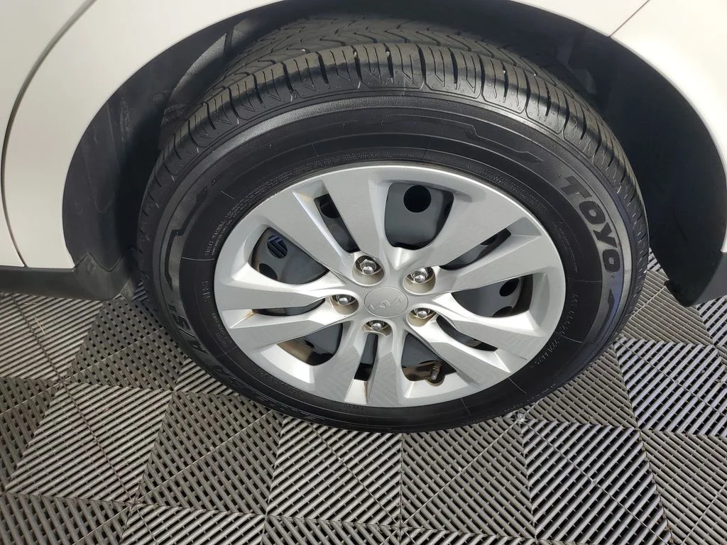 Used 2025 White Kia LX image 27