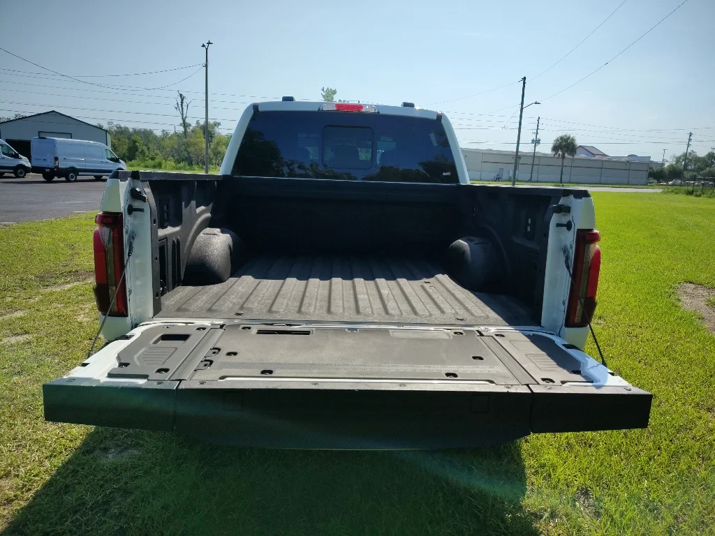 Used 2025 Star White Ford Lariat Crew Cab 4x4 image 5