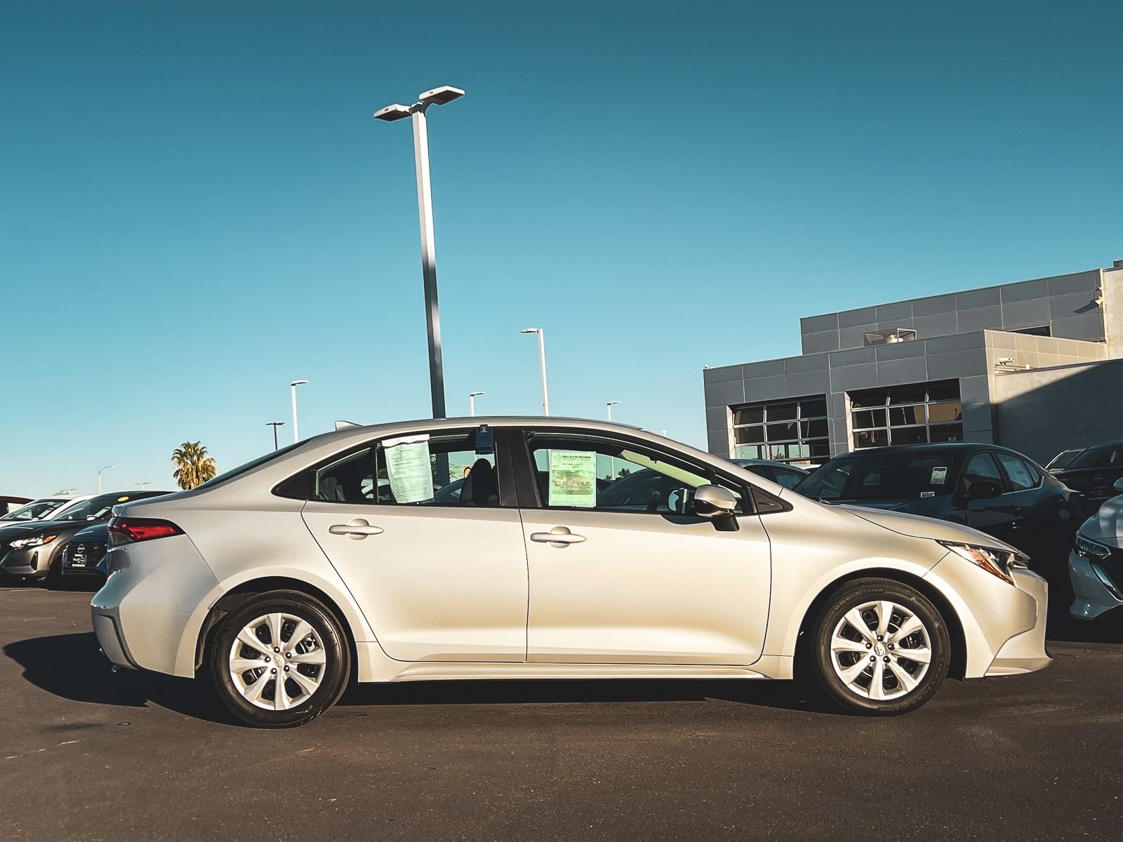 2021 Toyota Corolla LE photo 2