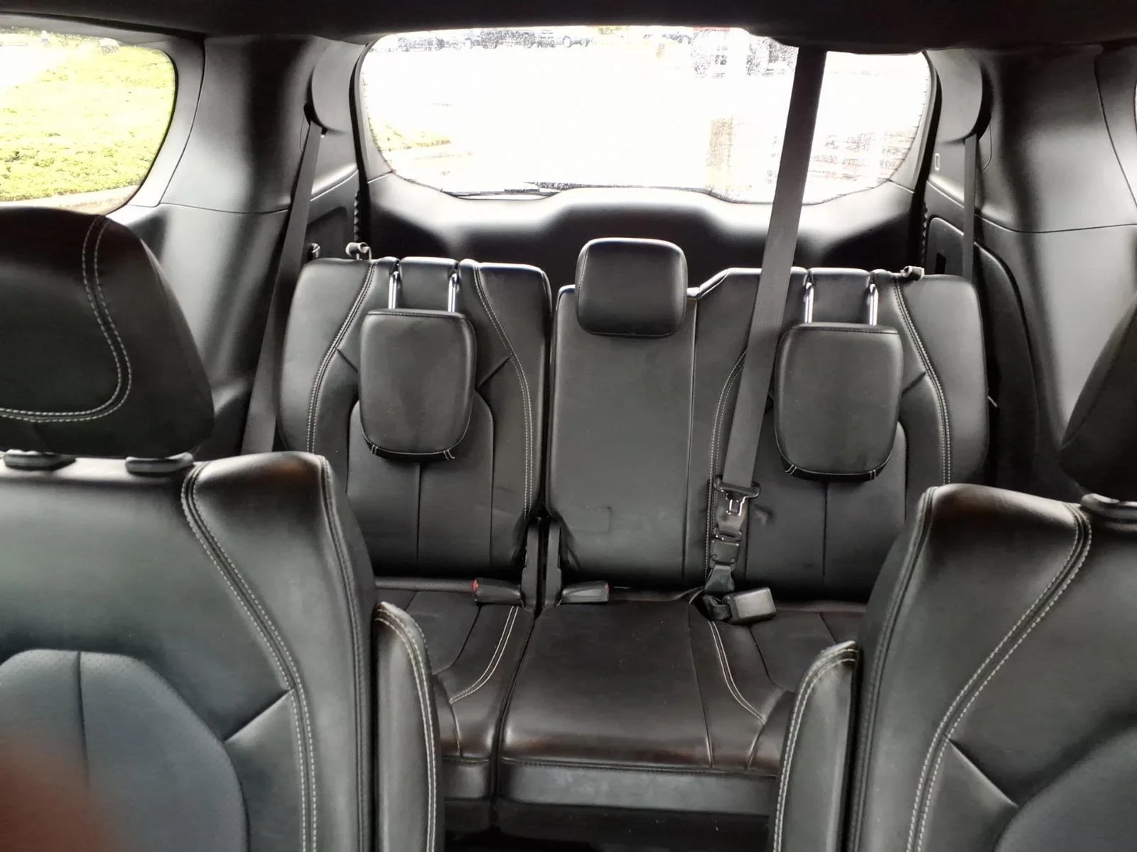 Used 2025 Diamond Black Crystal Pearlcoat Chrysler Select image 21