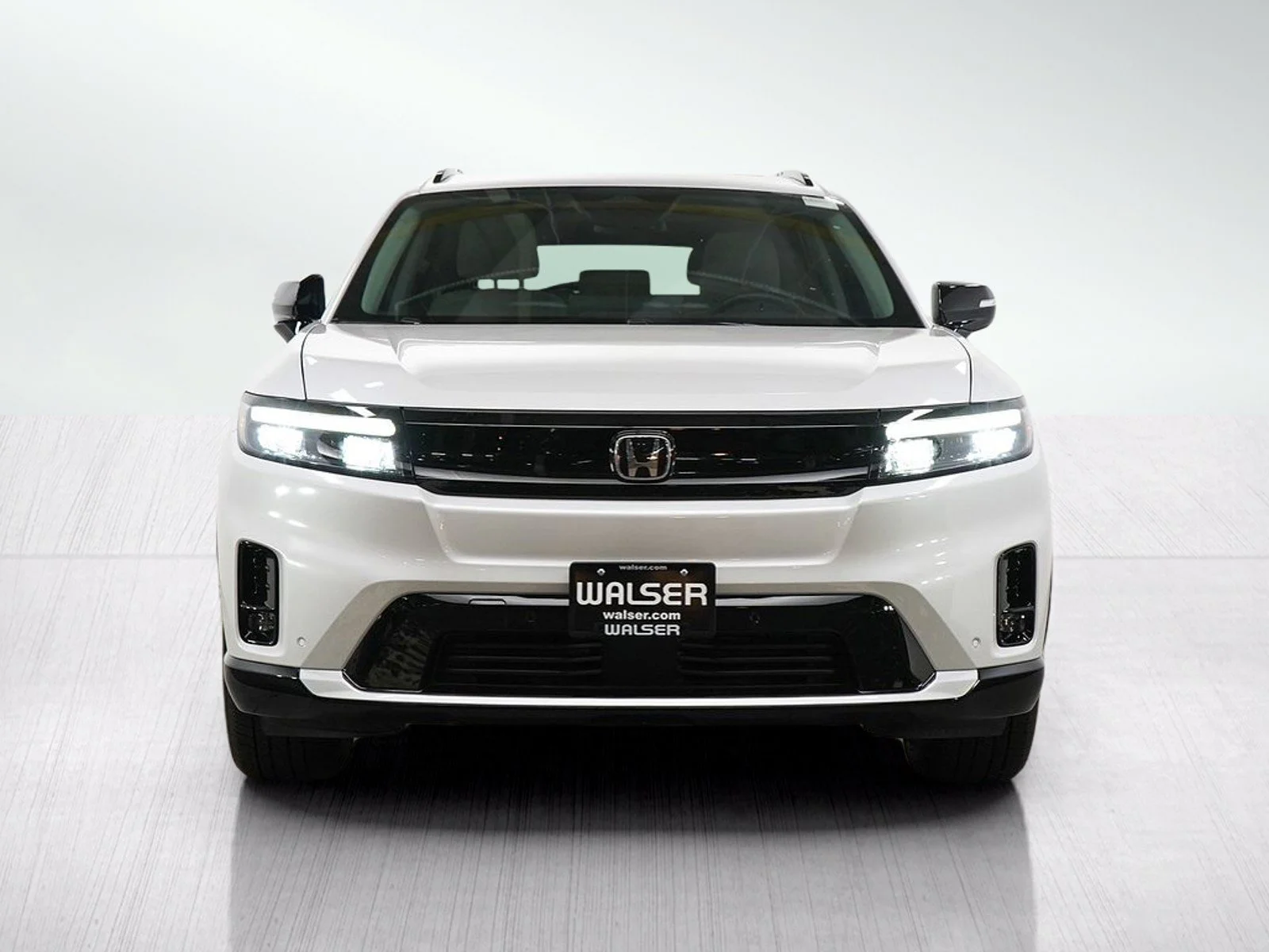 Used 2025 Snowfall Pearl Honda Touring image 8