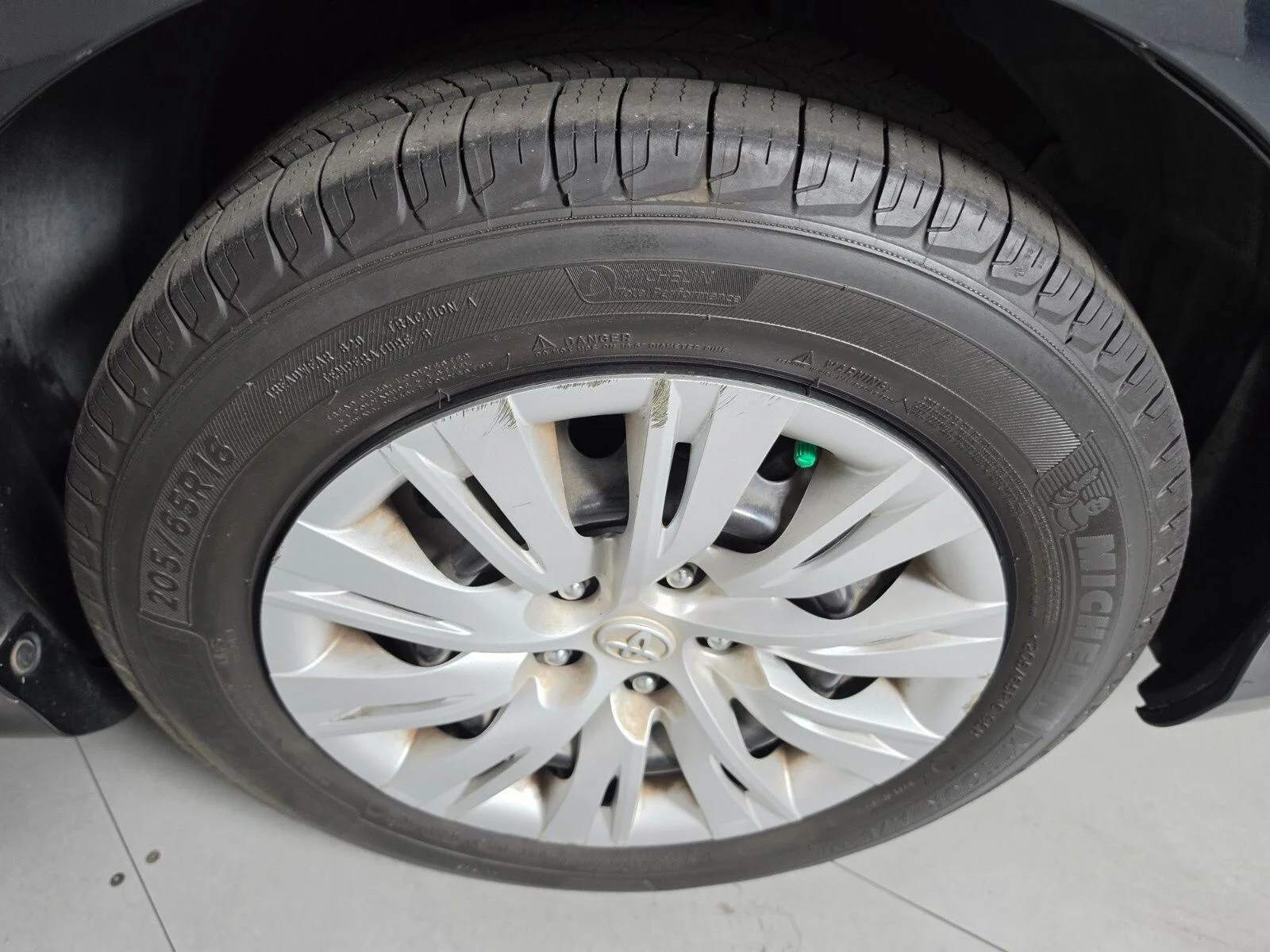 Used 2012 Gray Toyota LE image 12