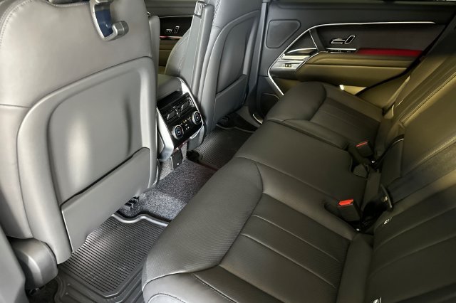 New 2026 Santorini Black Land Rover SE image 11