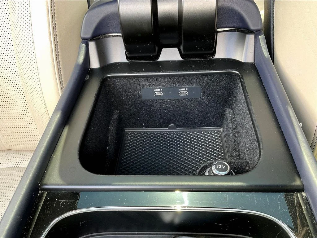 Used 2021  Bentley V8 image 16