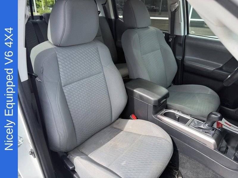 Used 2022 White Toyota SR5 image 11