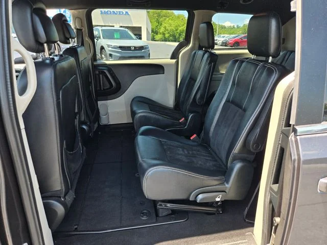 Used 2017 Gray Dodge SXT image 11
