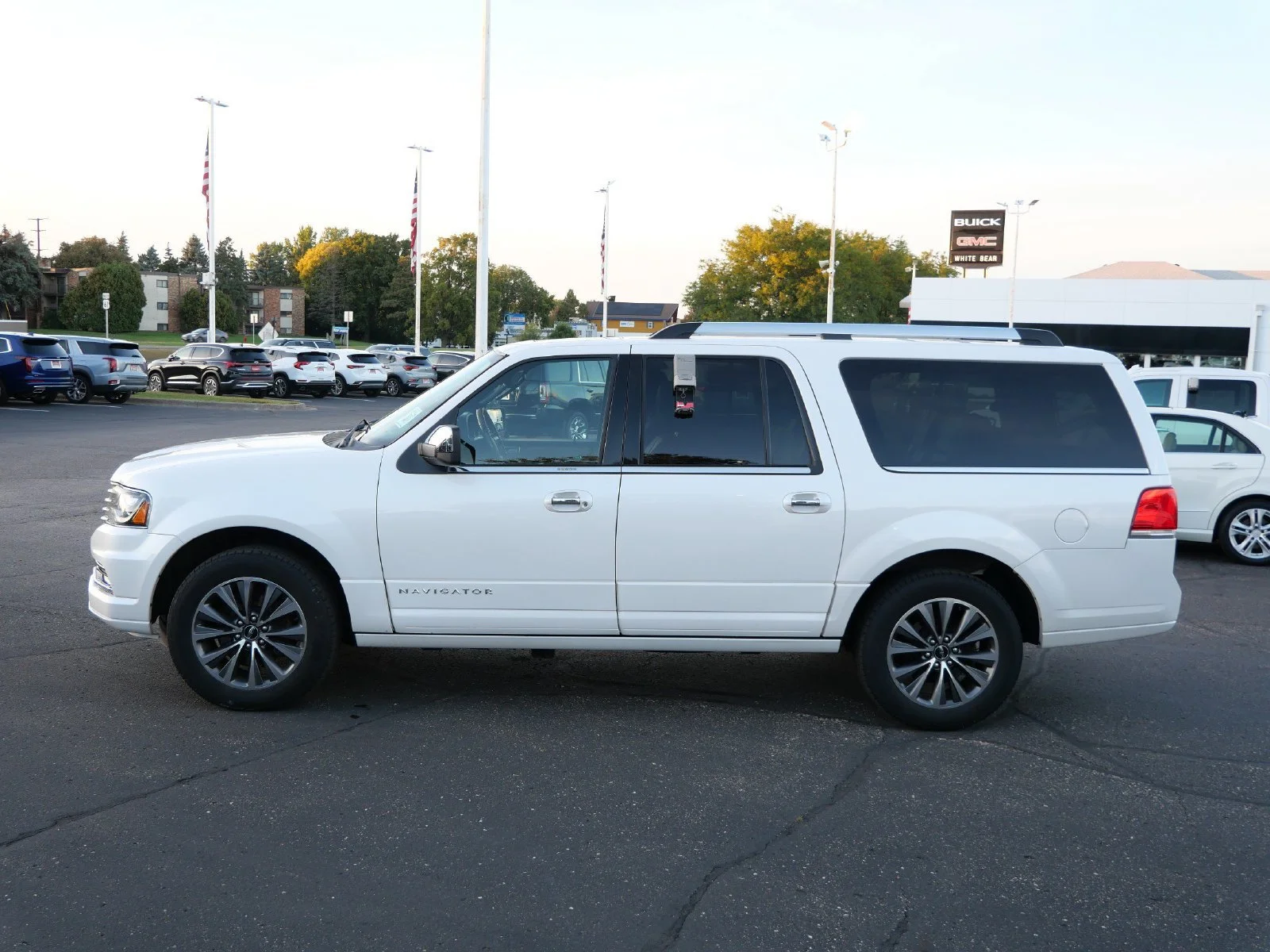 Used 2015 Lincoln Navigator Base with VIN 5LMJJ3JT5FEJ11658 for sale in Saint Paul, Minnesota