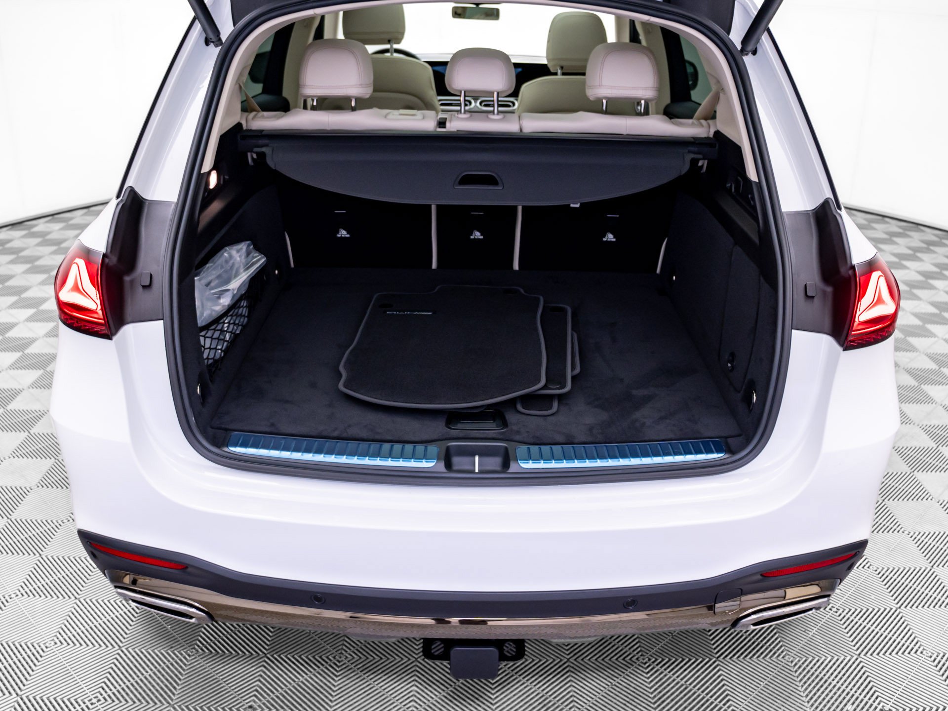 New 2027 White Mercedes-Benz GLE 350 image 32