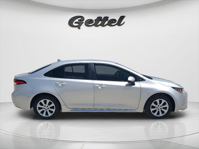 Certified Used 2025 CLASSIC SILVER METALLIC Toyota  image 4