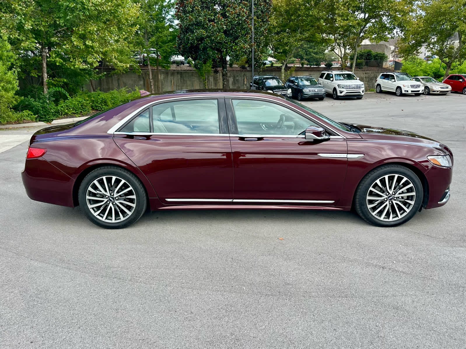 Used 2019 Burgundy Velvet Tinted Clearcoat Lincoln Select image 4