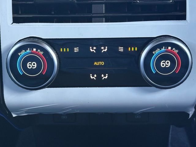 New 2026 Carpathian Grey Land Rover Dynamic SE image 38