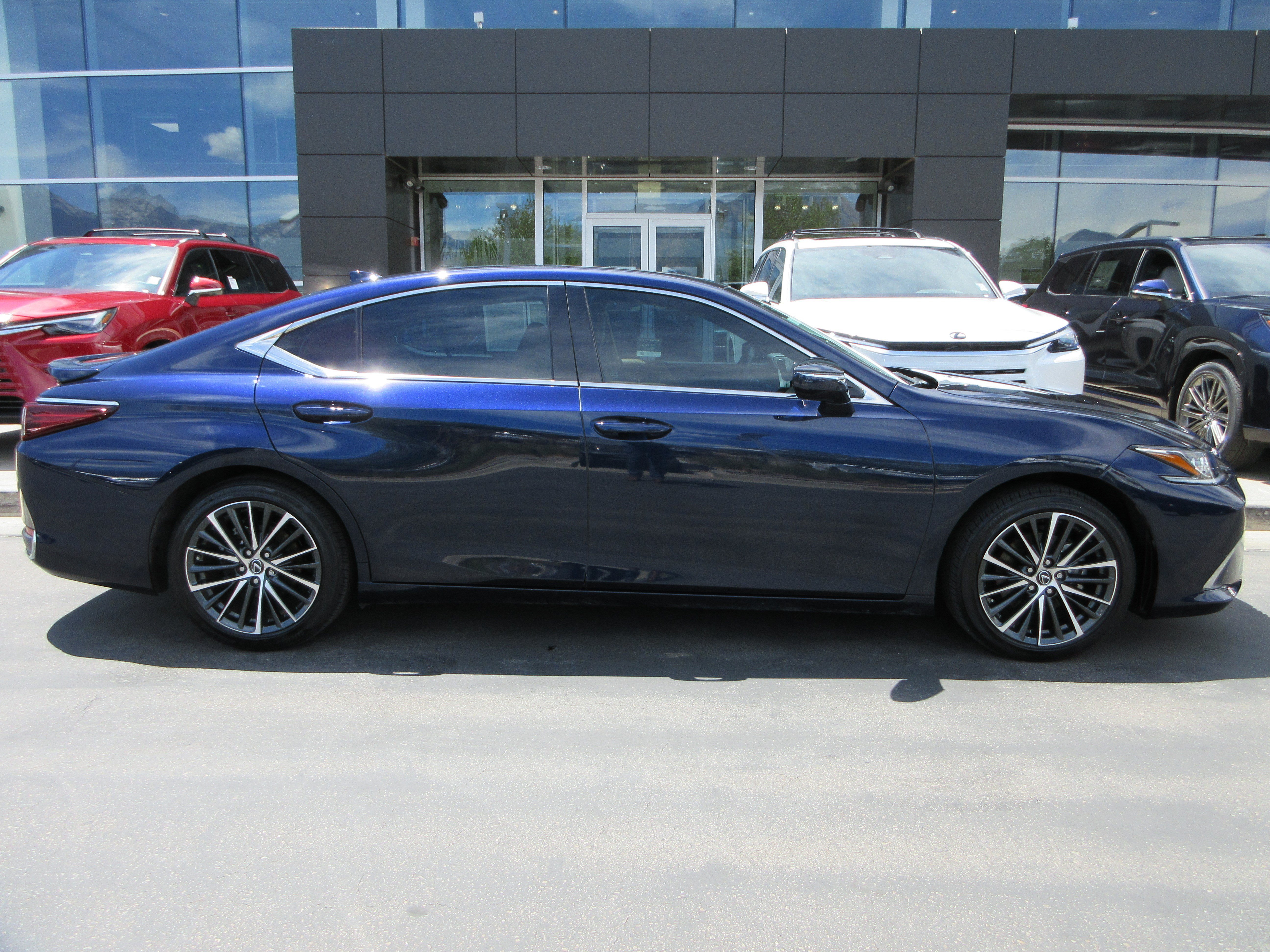 Used 2025 Nightfall Mica Lexus 300h image 11