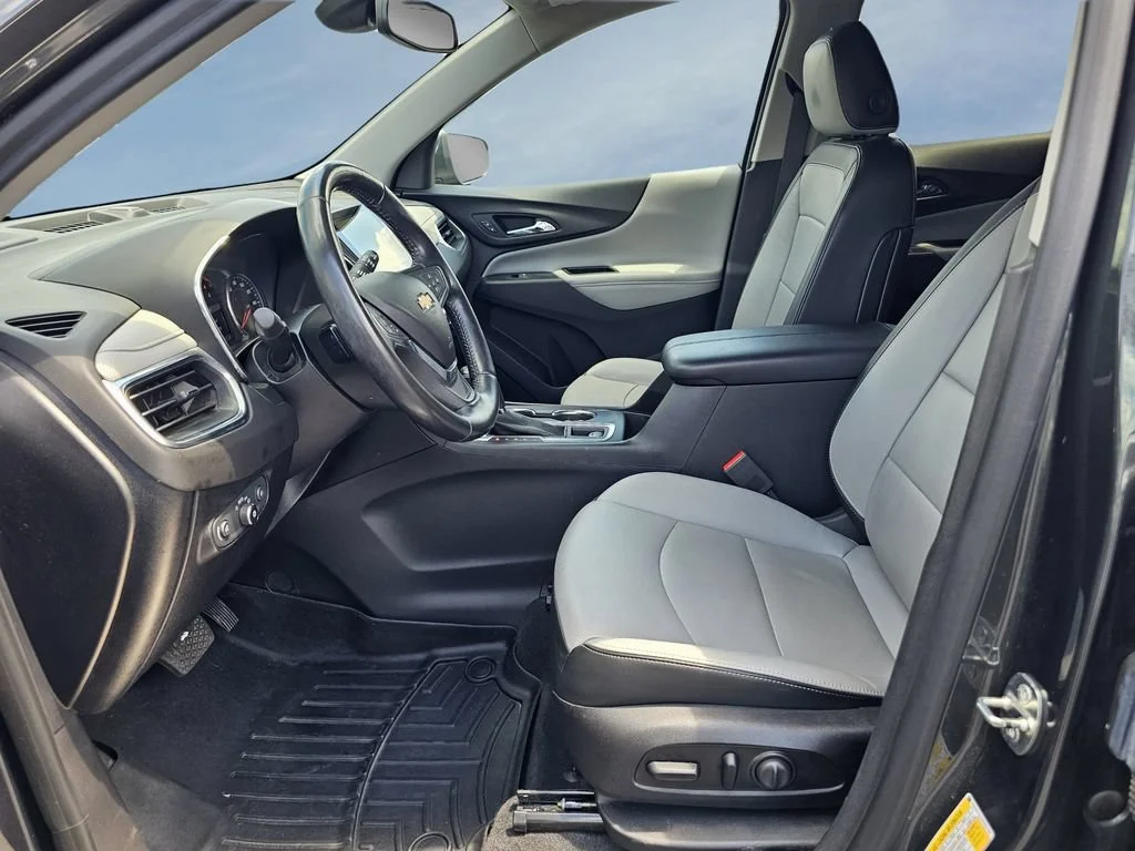 Used 2019 NIGHTFALL GRAY METALLIC Chevrolet Premier image 17